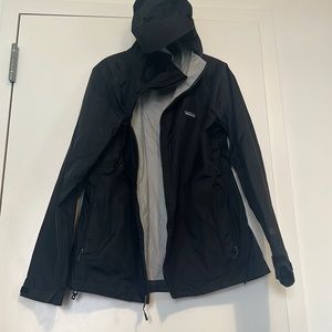 Patagonia black raincoat